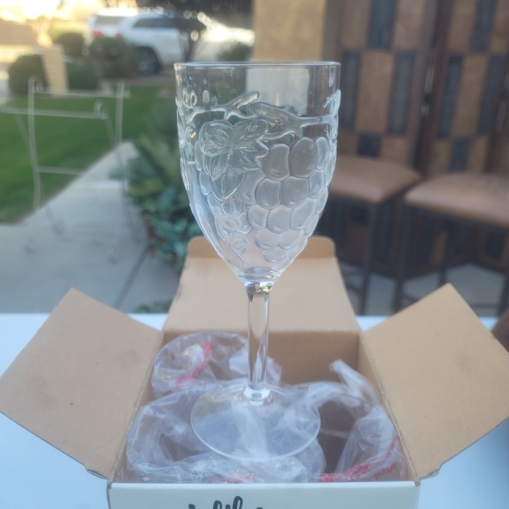 NIB Jubilee Set Of 4 Acrylic Wine Glasses